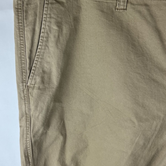NWT: old navy Straight Lived-In Khaki Non-Stretch Shorts for Men (48) - Picture 7 of 13